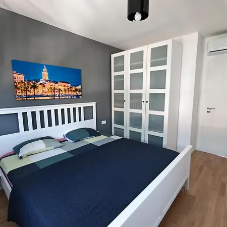 Spyro Apartament *
